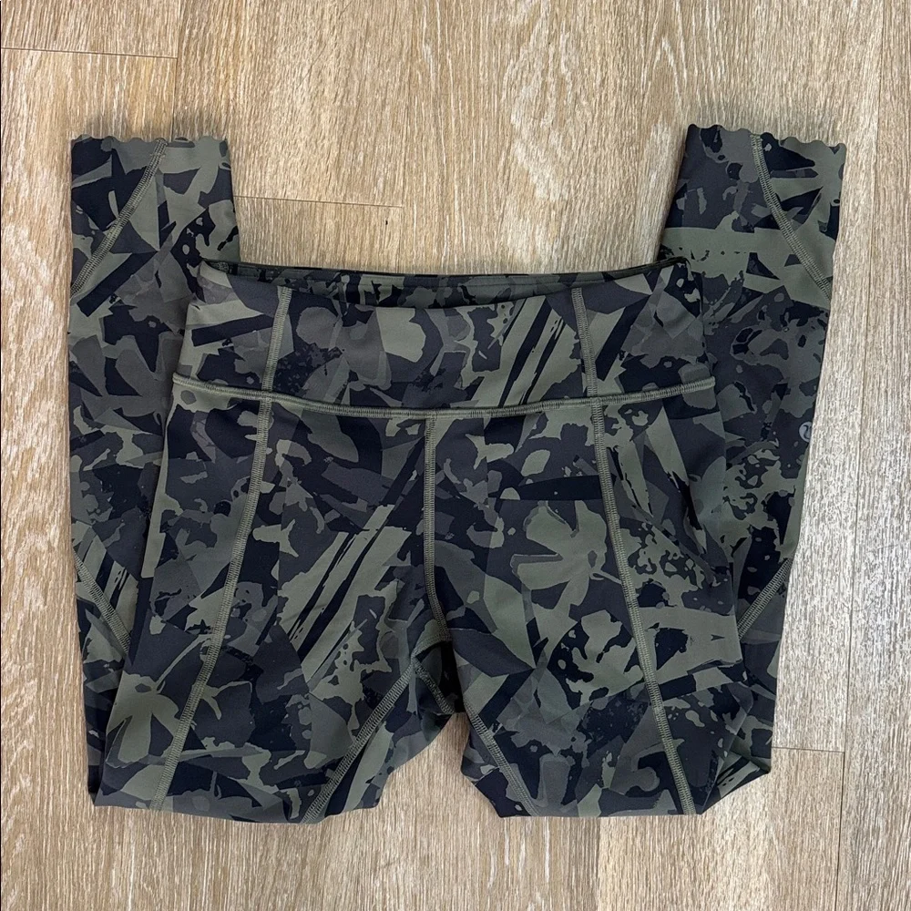 Lululemon Tight Stuff Scalloped Hem Army Fatigue Green Black Camo Leggings sz 6 - Picture 11 of 13
